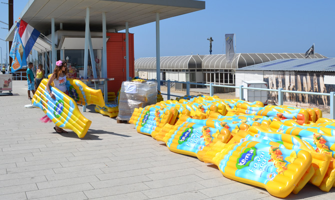 Een heleboel luchtbedden om weg te geven vandaag!